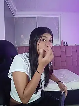 YeseniaRodriguez3 online show from 05.05.26