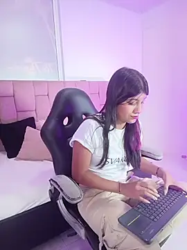 YeseniaRodriguez3 online show from 05.12.26