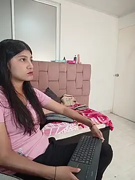 YeseniaRodriguez3 online show from 05.19.26