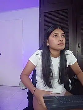 YeseniaRodriguez3 online show from 05.29.26