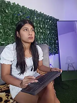 YeseniaRodriguez3 online show from 06.11.26