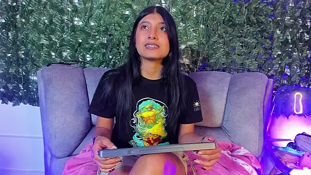YeseniaRodriguez3 online show from 06.30.26
