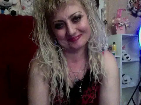 xHot Amazonq online show from 10.31.25