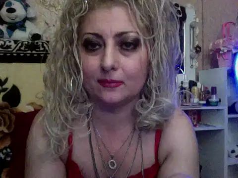 Snapshot of xHot_Amazonq chatting on 11.19.25 xHot Amazonq online show from 11.19.25