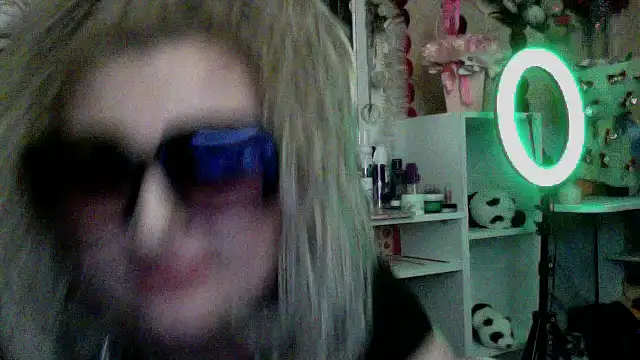 Snapshot of xHot_Amazonq chatting on 01.16.26 xHot Amazonq online show from 01.16.26