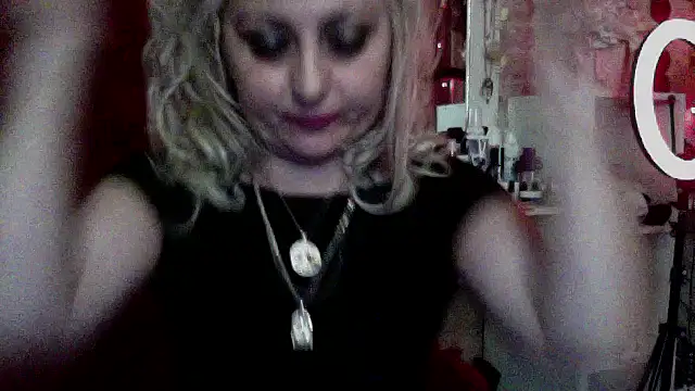 Snapshot of xHot_Amazonq chatting on 02.01.26 xHot Amazonq online show from 02.01.26