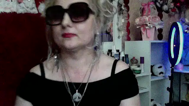 xHot Amazonq online show from 04.01.26