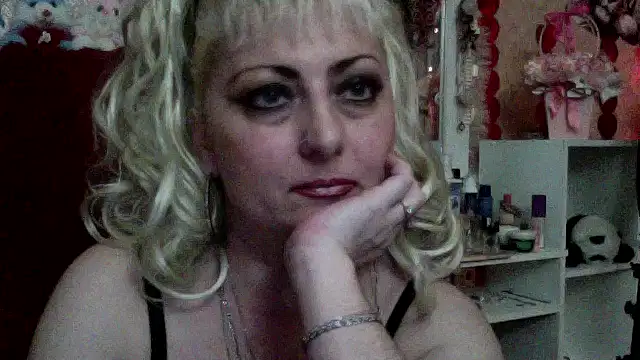 xHot Amazonq online show from 04.13.26