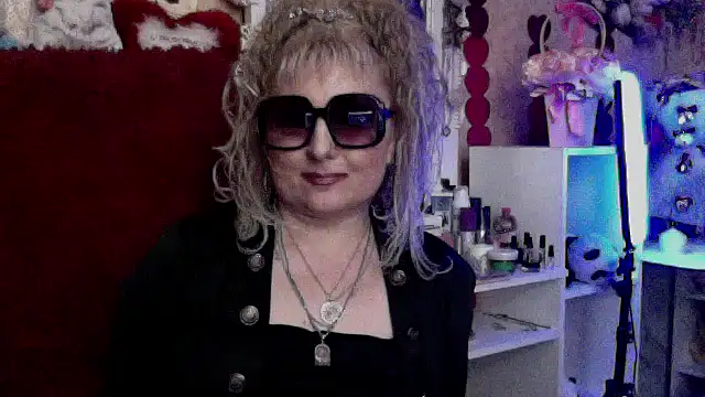 xHot Amazonq online show from 04.27.26