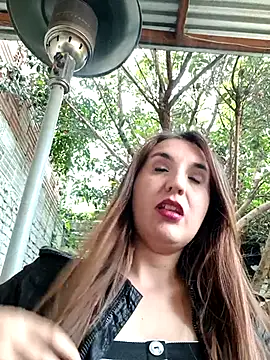 Snapshot of Alyah_1-2 chatting on 10.28.25 Alyah 1-2 online show from 10.28.25