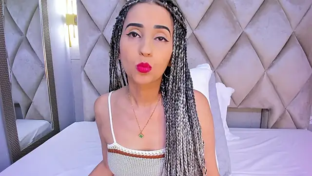 Snapshot of violett_rabbit_ chatting on 12.04.25 violett rabbit online show from 12.04.25