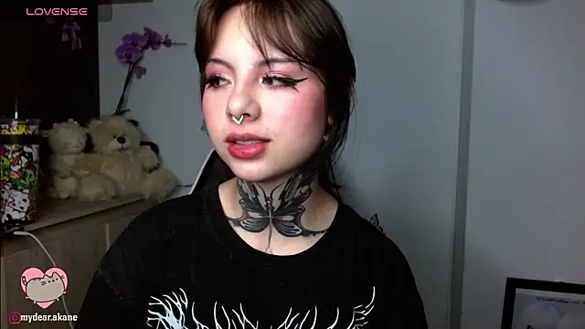 Snapshot of Akane_bellow chatting on 12.14.25 Akane bellow online show from 12.14.25