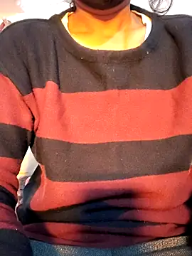 Snapshot of Hot-Rubyy chatting on 11.30.25 Hot-Rubyy online show from 11.30.25