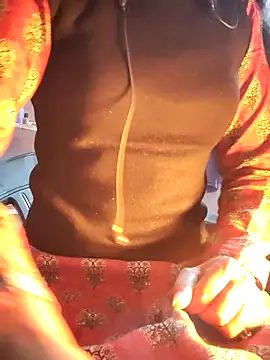 Snapshot of Hot-Rubyy chatting on 12.17.25 Hot-Rubyy online show from 12.17.25