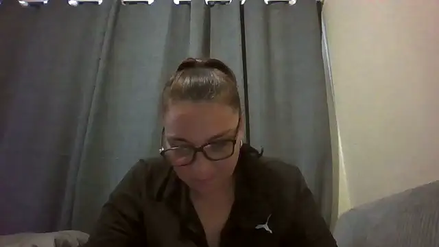 Snapshot of lilMissMarli chatting on 04.17.26 lilMissMarli online show from 04.17.26