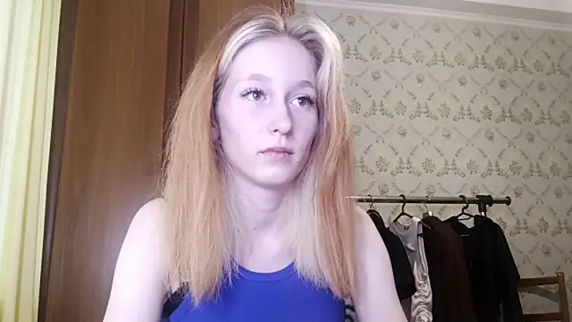 LisaKacitaa online show from 10.27.25