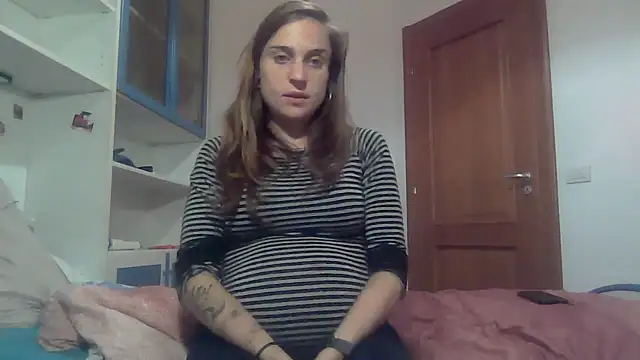 Snapshot of SinnEmily chatting on 11.26.25 SinnEmily online show from 11.26.25