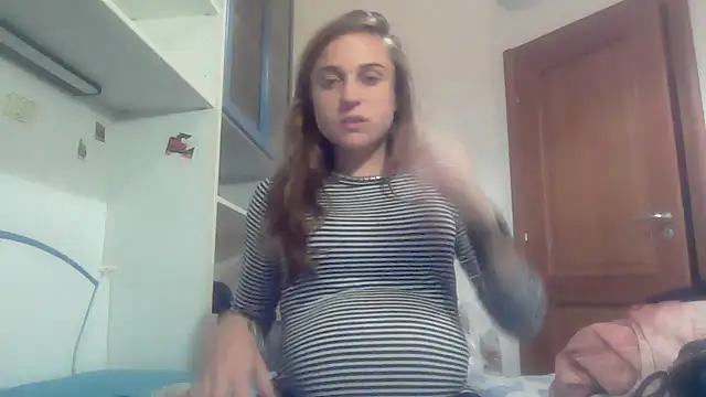 Snapshot of SinnEmily chatting on 12.18.25 SinnEmily online show from 12.18.25