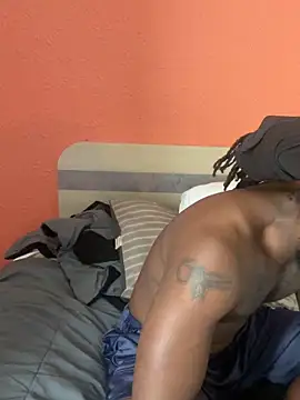 Snapshot of TheRealKnottiHead chatting on 11.24.25 TheRealKnottiHead online show from 11.24.25