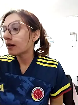 Snapshot of bellastorme04 chatting on 03.27.26 bellastorme04 online show from 03.27.26