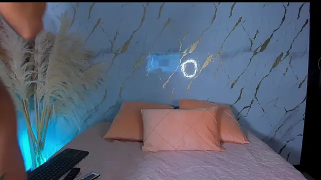 Julig01 online show from 11.14.25