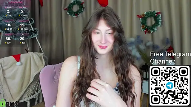 Snapshot of May_Yam chatting on 12.14.25 May Yam online show from 12.14.25