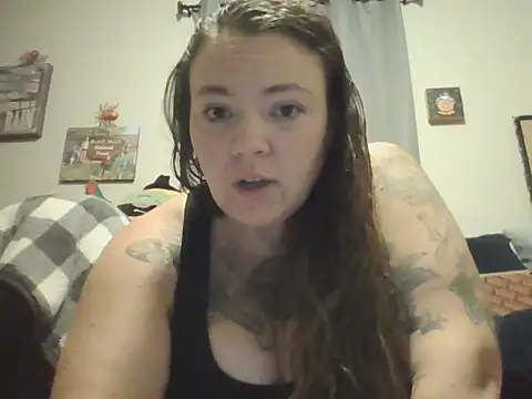 Snapshot of BartenderSteph chatting on 10.27.25 BartenderSteph online show from 10.27.25