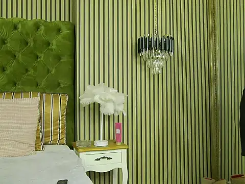 Snapshot of MiaJenner chatting on 11.12.25 MiaJenner online show from 11.12.25