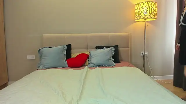 babyyullii online show from 06.10.26