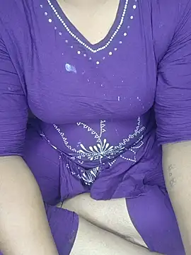 Snapshot of shreyareddy99 chatting on 12.20.25 shreyareddy99 online show from 12.20.25