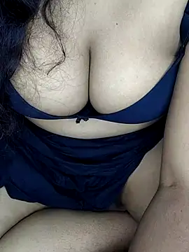 Snapshot of shreyareddy99 chatting on 12.22.25 shreyareddy99 online show from 12.22.25