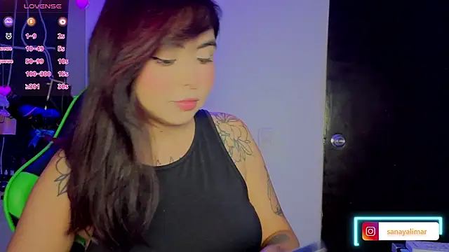 Snapshot of Hinatta-Tatto1 chatting on 11.04.25 Hinatta-Tatto1 online show from 11.04.25