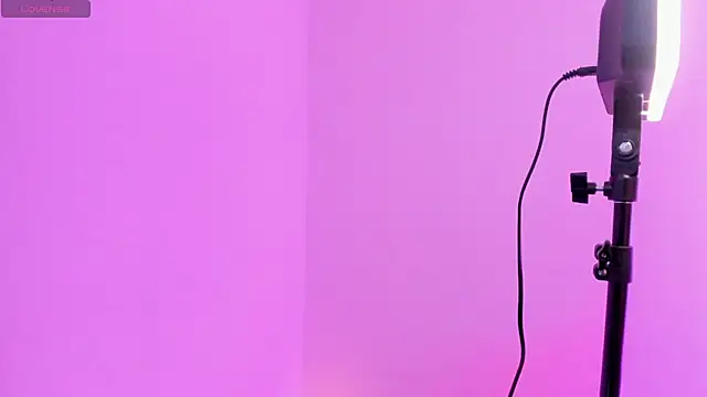 Snapshot of Loana_bdsm chatting on 11.05.25 Loana bdsm online show from 11.05.25