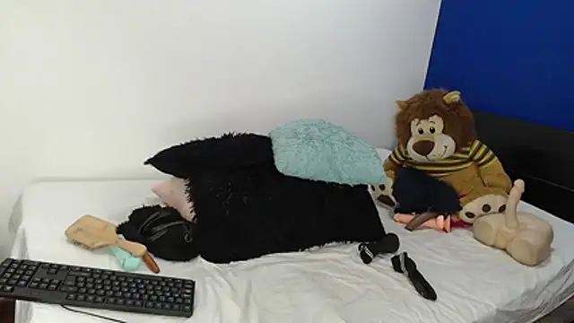 Snapshot of EmmilyConnor chatting on 07.30.26 EmmilyConnor online show from 07.30.26