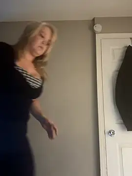 Snapshot of SilverSeductress chatting on 01.19.26 SilverSeductress online show from 01.19.26