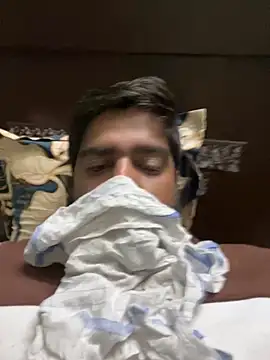 Snapshot of Vanshmahajann chatting on 12.14.25 Vanshmahajann online show from 12.14.25