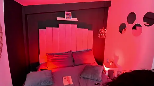 mia jagger online show from 02.18.26