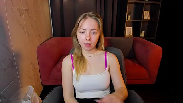 Snapshot of Nora_Miller chatting on 11.21.25 Nora Miller online show from 11.21.25