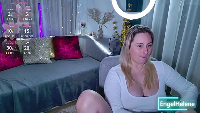 Snapshot of EngelHelene chatting on 11.25.25 EngelHelene online show from 11.25.25