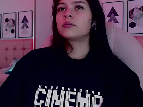 KikiVelvet online show from 01.16.26