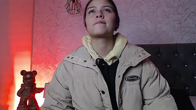 KikiVelvet online show from 02.04.26