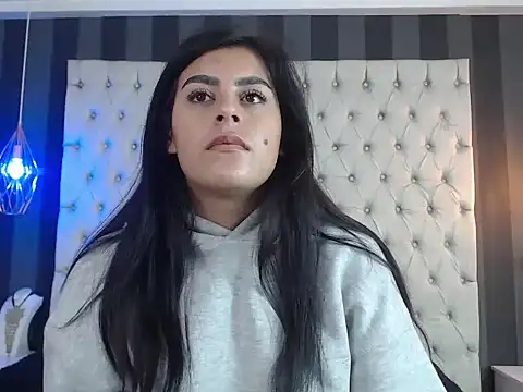 Camile Petite online show from 11.25.25