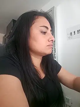 Snapshot of solandrea chatting on 10.28.25 solandrea online show from 10.28.25