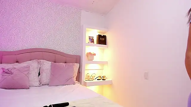 KatieBoison online show from 11.30.25