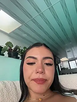 VioletEvanzz online show from 11.24.25