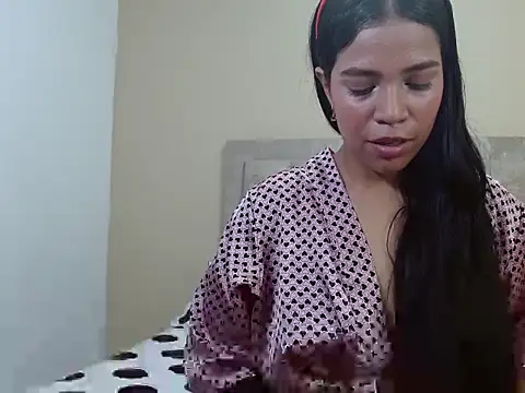 Snapshot of NandyKiss chatting on 12.20.25 NandyKiss online show from 12.20.25