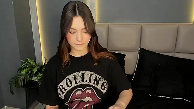 DakotaRussell  online show from 12.14.25