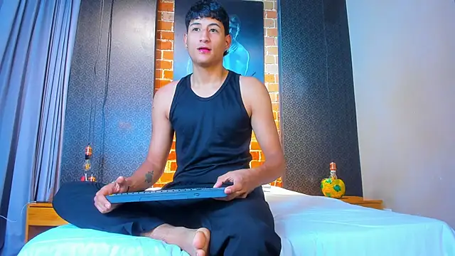 Snapshot of Jack_and_Joes chatting on 11.21.25 Jack and Joes online show from 11.21.25