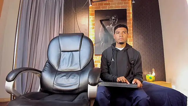 Snapshot of Jack_and_Joes chatting on 12.03.25 Jack and Joes online show from 12.03.25