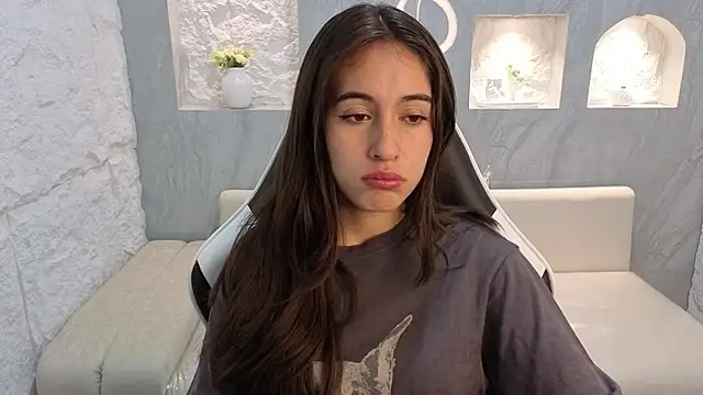 Snapshot of Nikka_Tx chatting on 11.19.25 Nikka Tx online show from 11.19.25